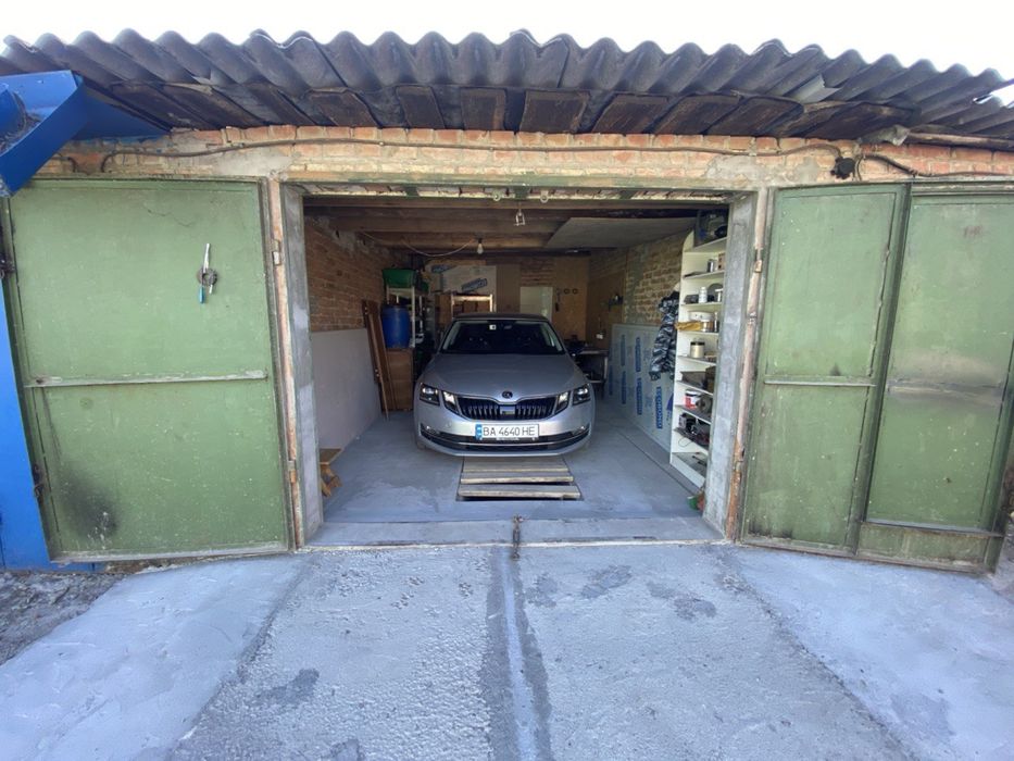 Продам гараж з новим ремонтом