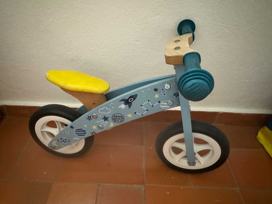 Bicicleta de madeira