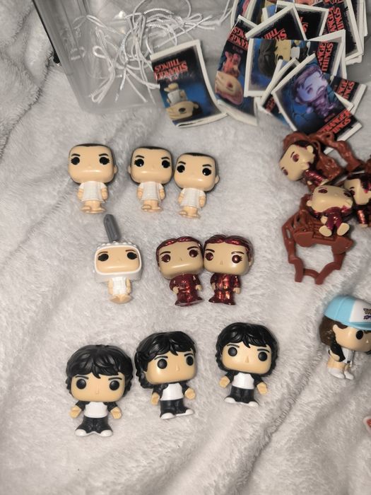 Bonecos funko pop Kinder Joy de stranger things (valores na descrição)