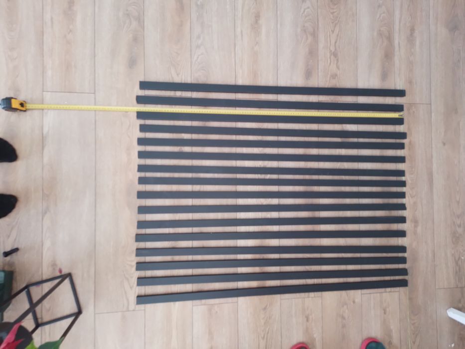 Czarne matalowe lamele 28 x 16 x 105 16 sztuk