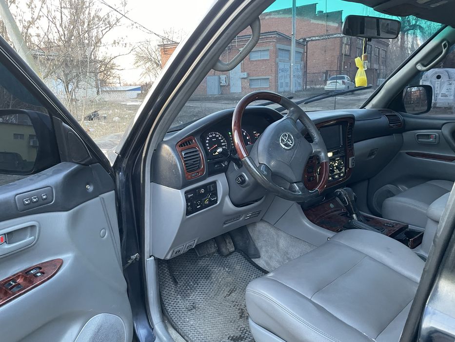 Toyota Land Cruiser 100