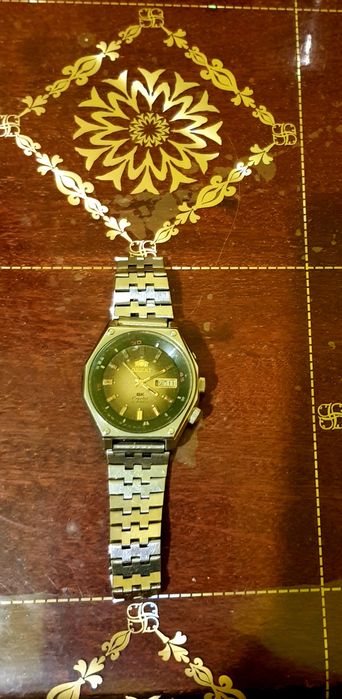 Продам наручные часы Orient