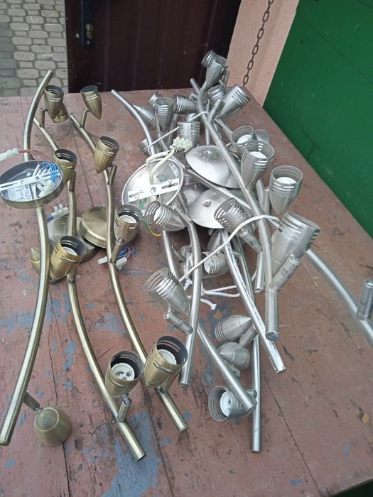 Oświetlenie sufitowe szt.25 zł.