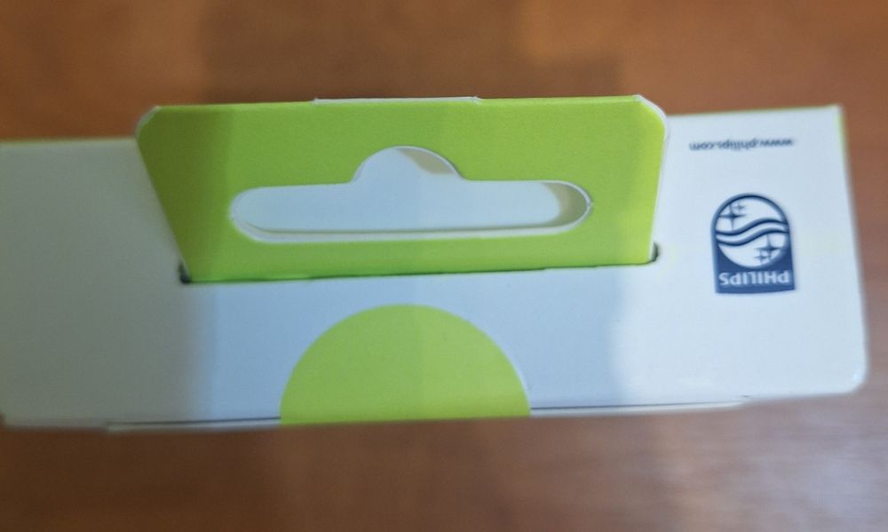 Nowa elektryczna maszynka do golenia Philips OneBlade Intimate