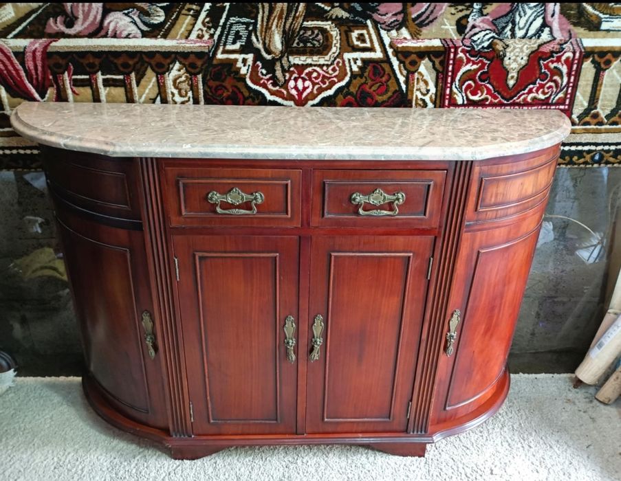 Consola / sapateira em madeira mogno com tampo em pedra granito