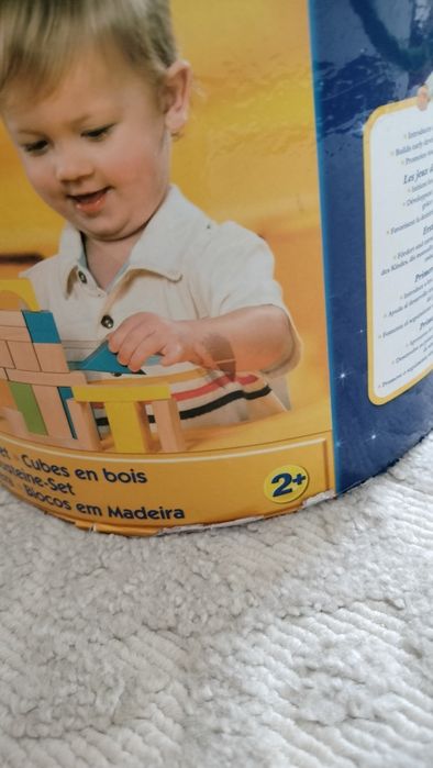 Jogo de blocos de madeira