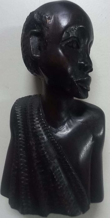 Artesanato de Angola. Esculturas em madeira.