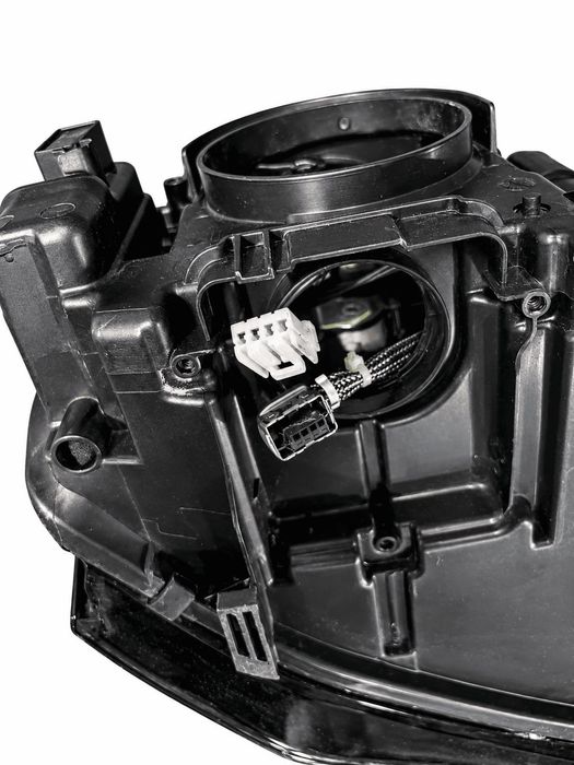 Ótica / Farol Esquerdo AUDI A4 B8 2.0 TDI (105 kW / 143 cv) [11.2007 - 12.2015]