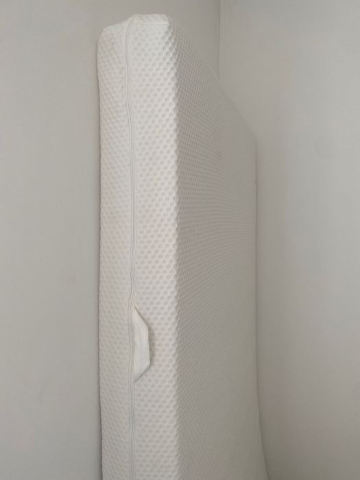 Cama individual IKEA 90x200cm com colchão – bom estado