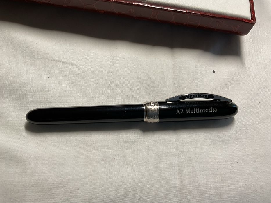 Caneta tinteiro da marca Visconti com estojo e garantia