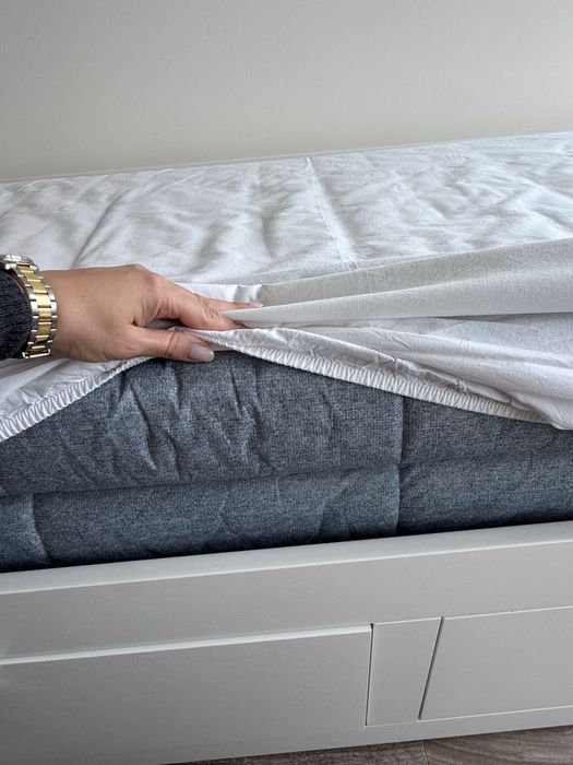 Cama individual e de casal com 2 colchões