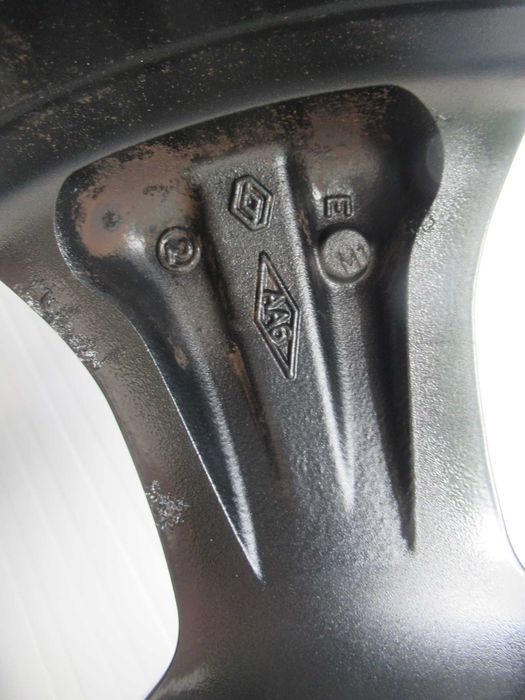 Alu+opony lato R17 Renault Megane 3,4,Scenic 3,Nissan Pulsar,Leaf 4572