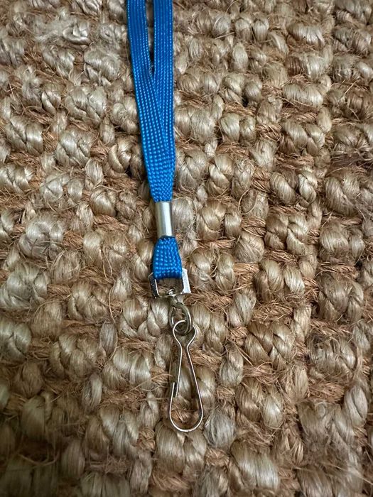 Шнурок для бейджа, офісний бейдж