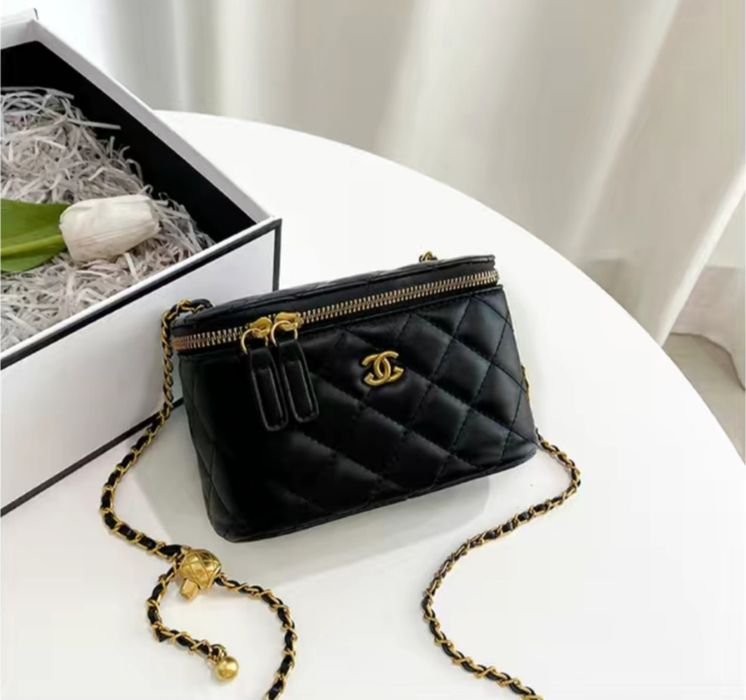 Сумочка в стилі Chanel