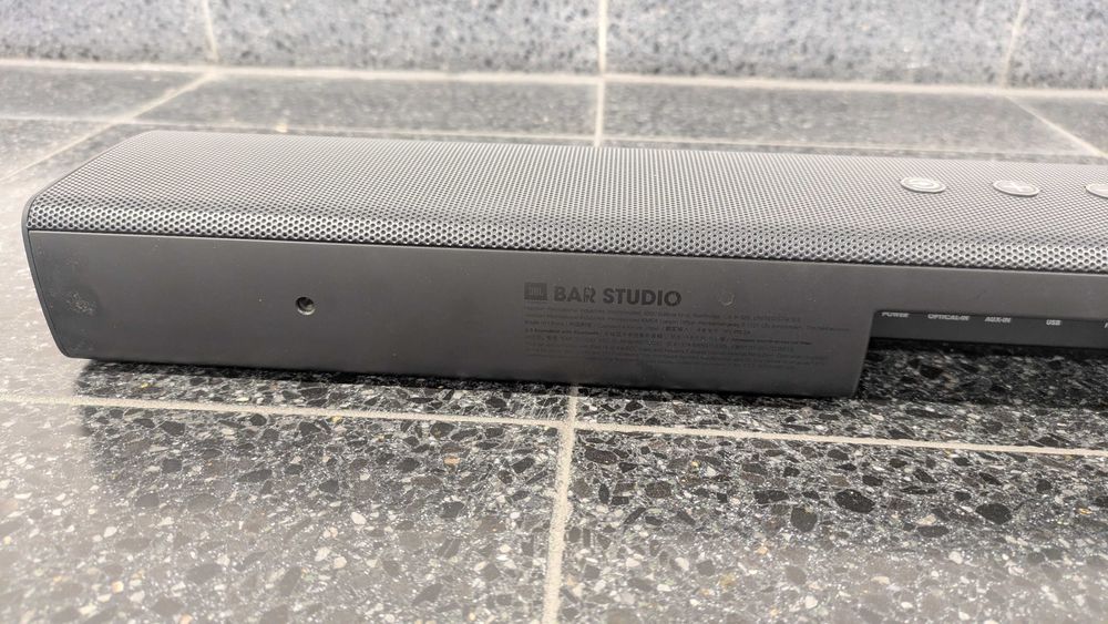 Soundbara JBL Bar Studio