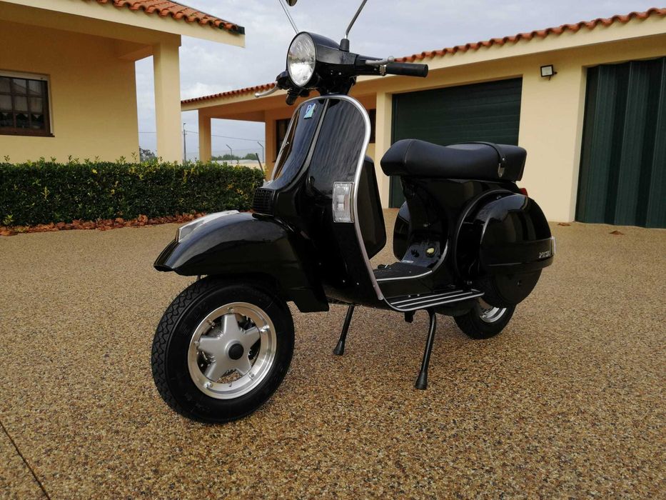 Vespa PX 125 preta