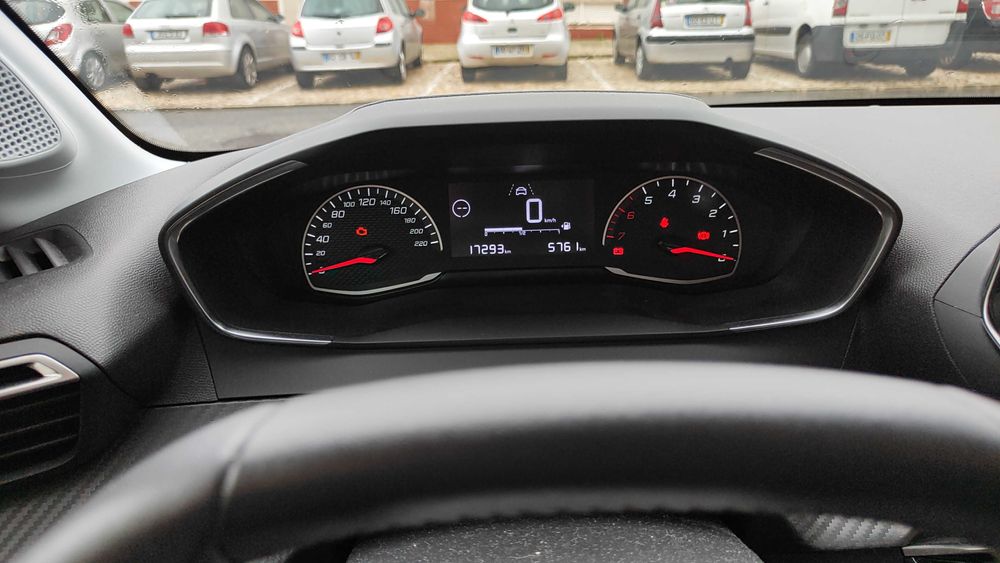 Peugeot 208 1.2 puretech seminovo