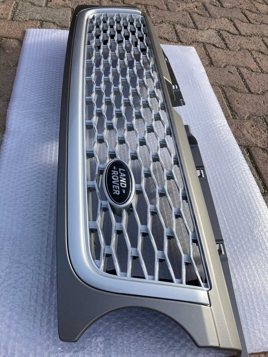 Решетка радиатора LAND ROVER RANGE ROVER SPORT 2010-2013год.