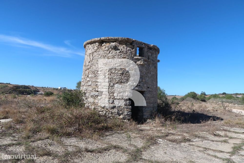 Terreno com 2 moinhos em Cabrela, Sintra