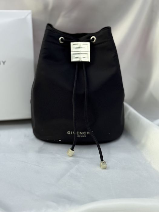 Косметичка / міні-мішечок Givenchy Parfums