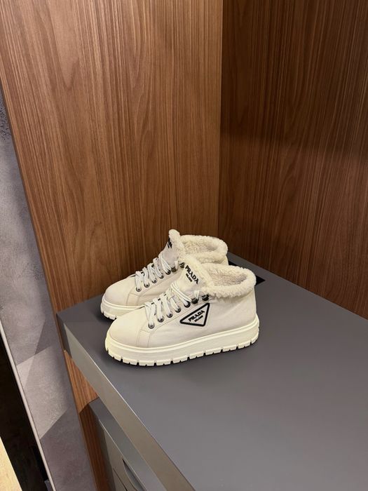 Жіночі ботінки Prada оригінал утеплені