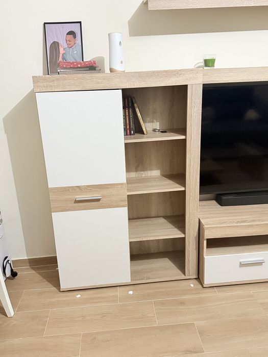 *Móvel de Sala/TV em Madeira Clara com Branco – Excelente Estado*
