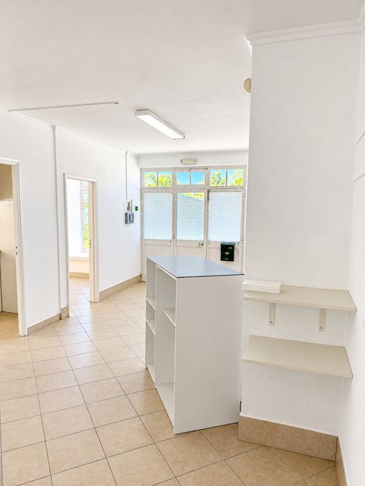 Espaço Comercial para Arrendamento – Torre da Marinha |m