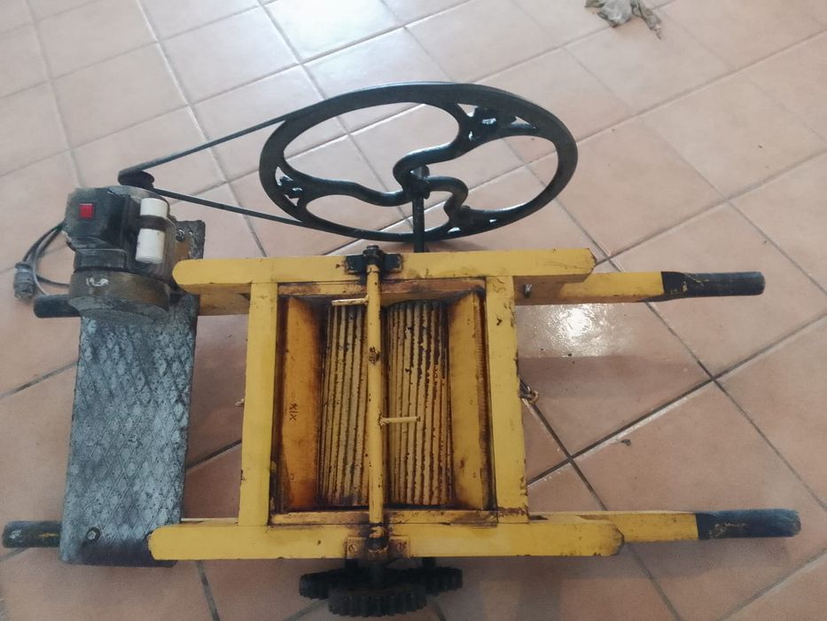 Esmagador de vinho semi-novo