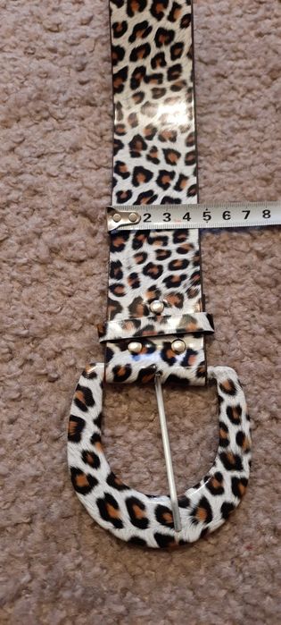 Pasek w cętki damski.