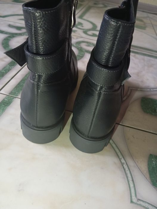 Чобітки зимові жіночі.