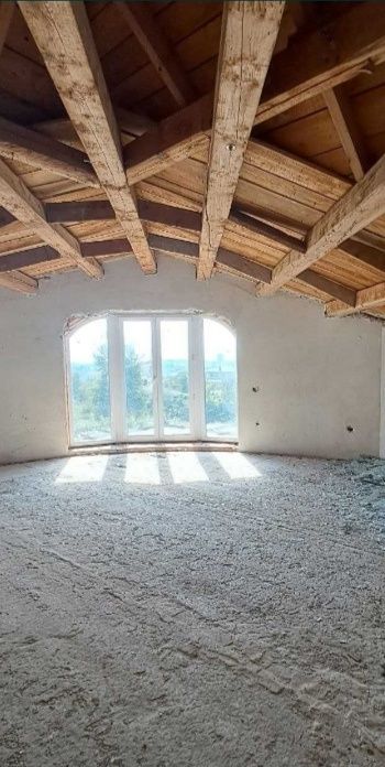 Продається добротній будинок в селі Угринів район Пасічної