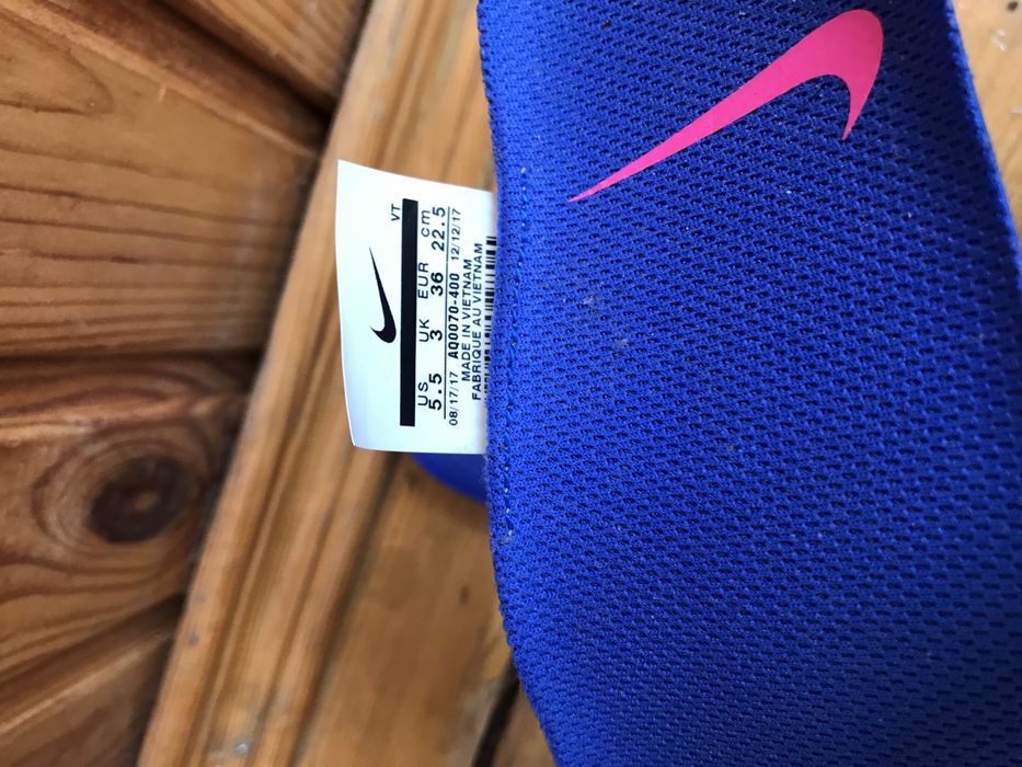 Nike кросівки.