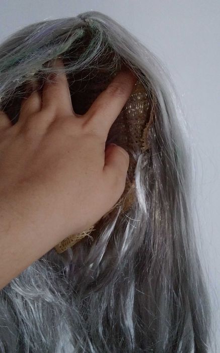 Carnaval: peruca cinza (cabelo sintético)