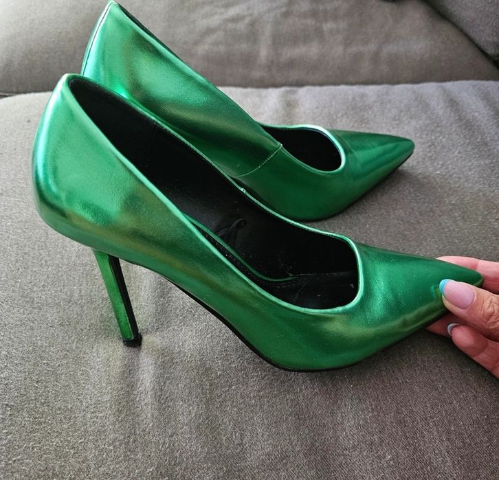 Reserved szpilki roz 38