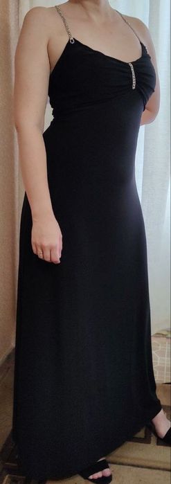 Продам длинное чёрное платье со стразами