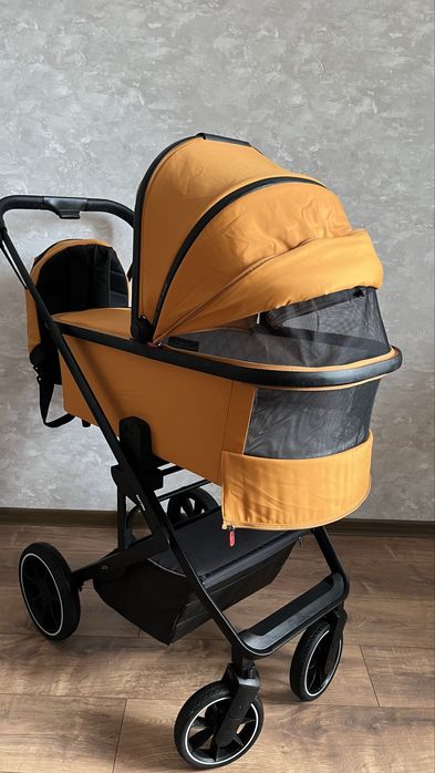 Дитяча коляска в ідеальному стані.