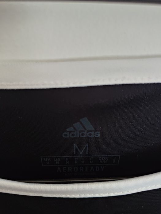 T-shirt adidas preta