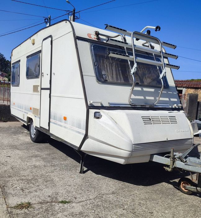 Caravana Adria com documento português, encontra-se na zona de Oliveira de Azemeis