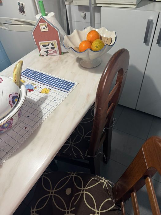 Conjunto Mesa de Cozinha e Cadeiras