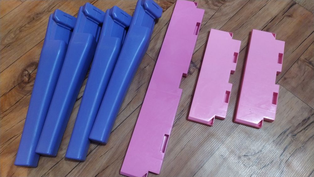 Детский столик для игры с набором