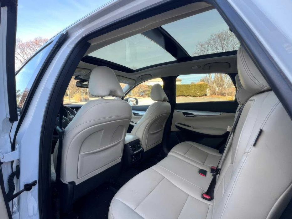 Infiniti QX50      2021