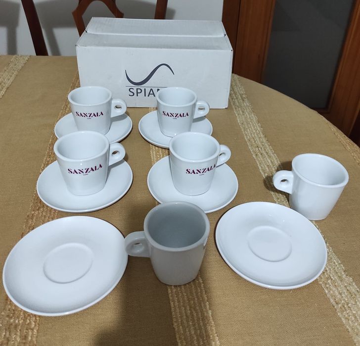 Chávenas de café novas