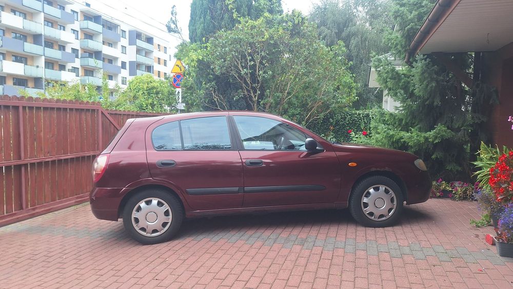 Nissan Almera