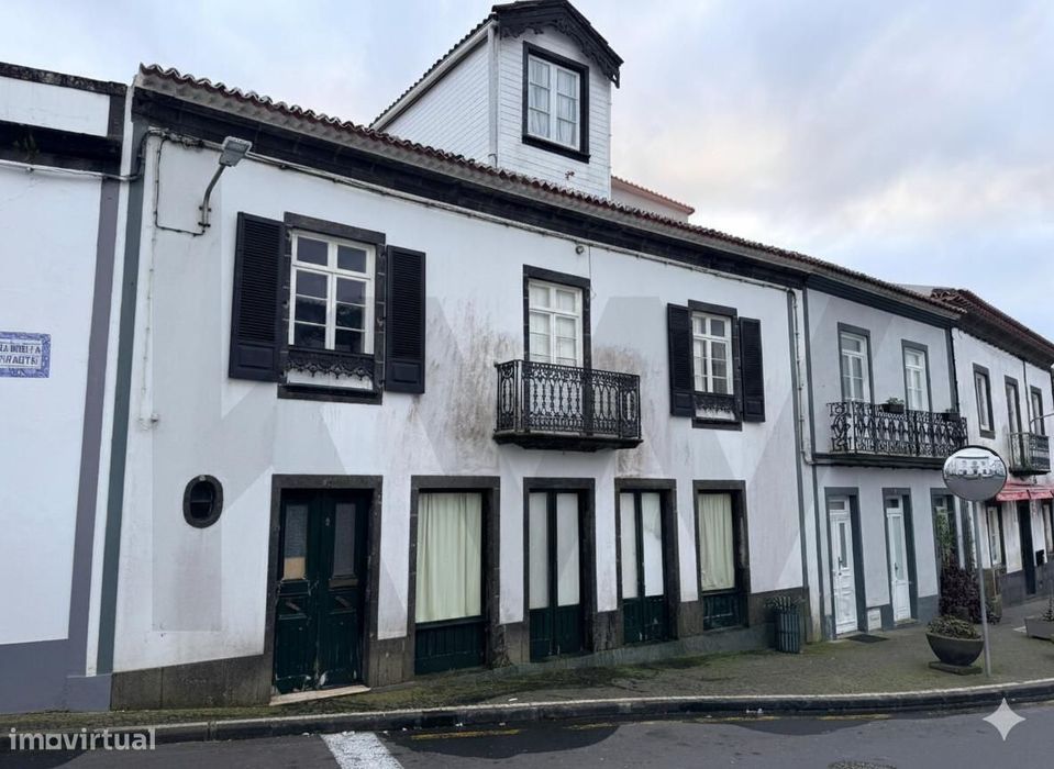 Moradia para Reabilitar - Centro da Ribeirinha