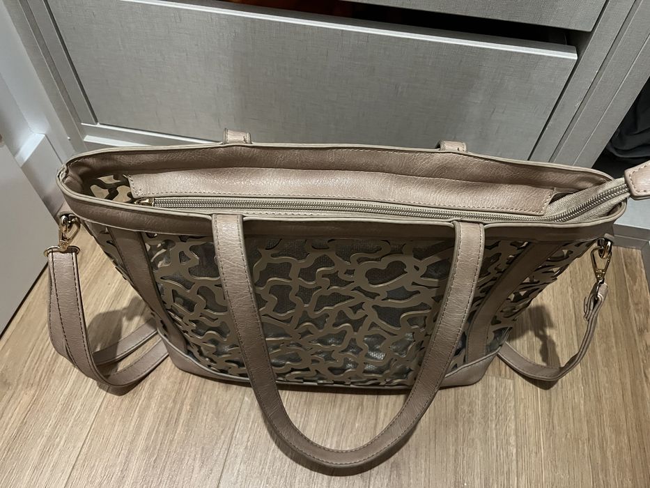 Mala beje e transparente