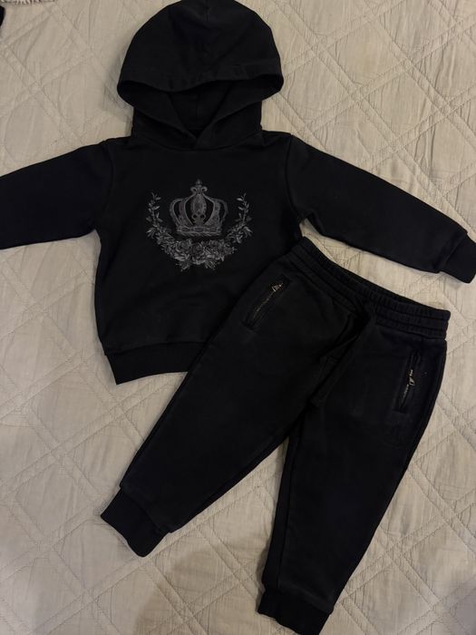 Шикарний костюм dolce  gabbana 2-3 роки