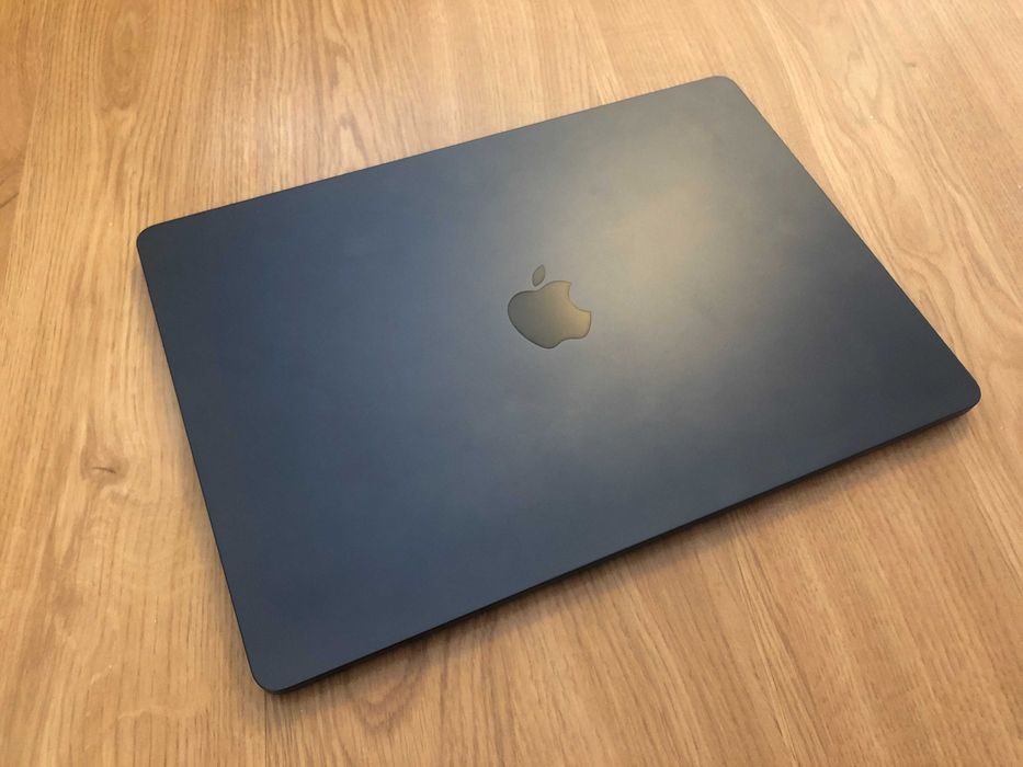 MacBook Air M2 8gb RAM 256gb 15.3" Midnight Blue