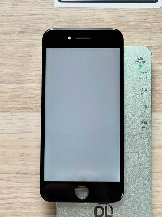 Oryginalny wyświetlacz do iPhone 8 / iPhone SE 2020 – Czarny – sprawny