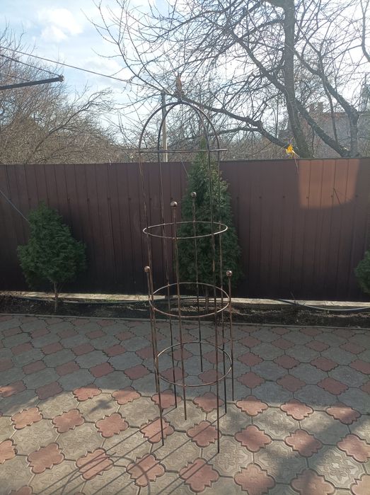 Садовая опора       .