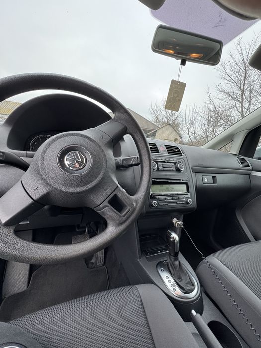 Volkswagen Touran 2011 рік